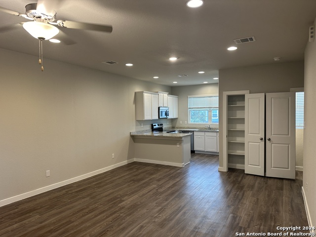 Listing photo id 5 for 13326 Rowdy Cove  102