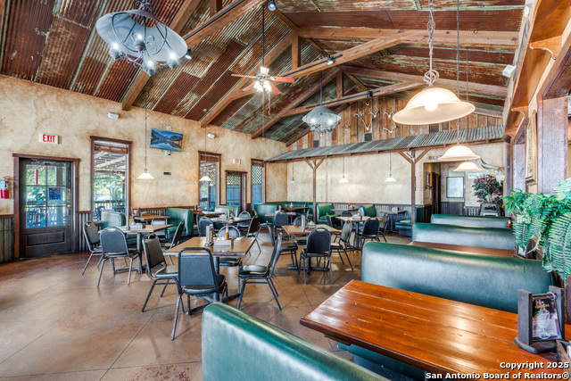 Listing photo id 11 for 11985 Us Highway 87 W