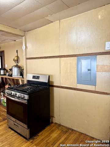 Image 4 of 16 For 607 W Theo Ave