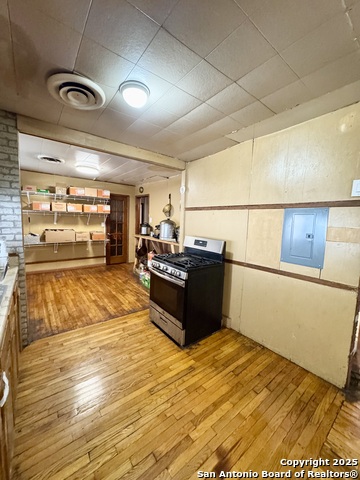 Image 5 of 16 For 607 W Theo Ave