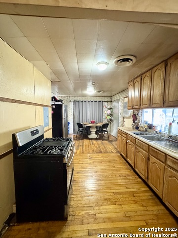 Image 9 of 16 For 607 W Theo Ave