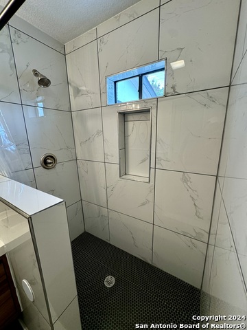 Listing photo id 10 for 704 Fair Ave  200