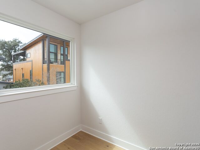 Image 24 of 41 For 550 Mcmonigal Place