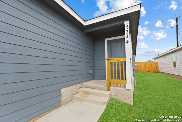 Listing photo id 11 for 5724 Mangas Cir.