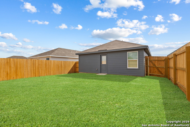 Listing photo id 12 for 5724 Mangas Cir.