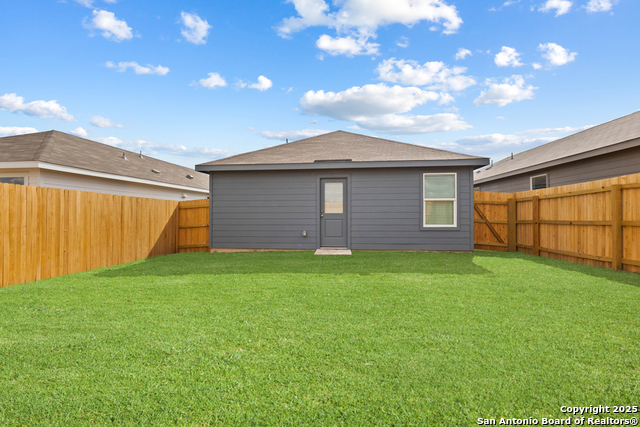 Listing photo id 13 for 5724 Mangas Cir.
