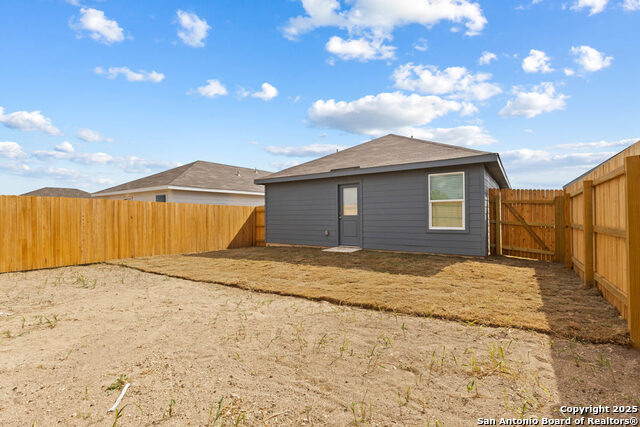 Listing photo id 5 for 5724 Mangas Cir.