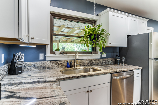 Listing photo id 11 for 103 Amber  