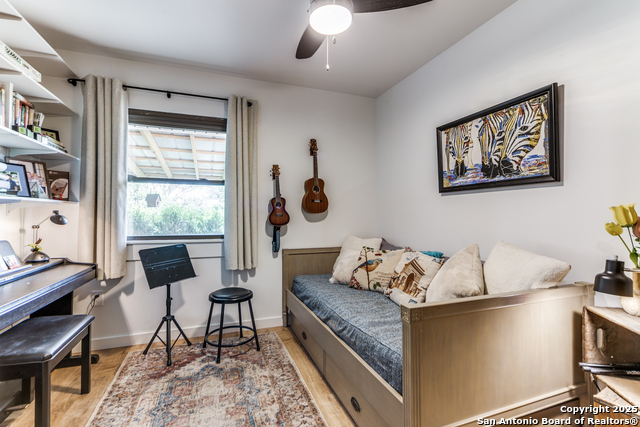 Listing photo id 17 for 103 Amber  