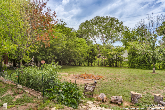 Listing photo id 23 for 103 Amber  