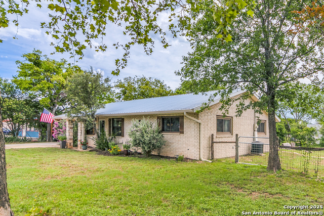 Listing photo id 2 for 103 Amber  