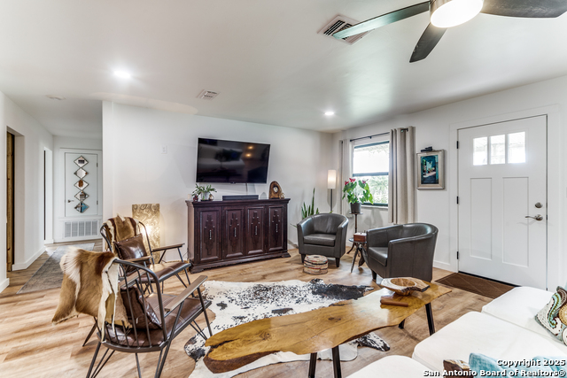 Listing photo id 3 for 103 Amber  