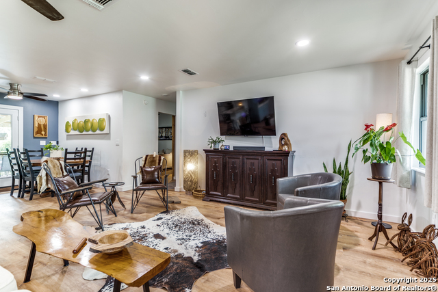 Listing photo id 4 for 103 Amber  