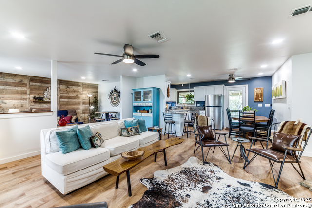 Listing photo id 5 for 103 Amber  