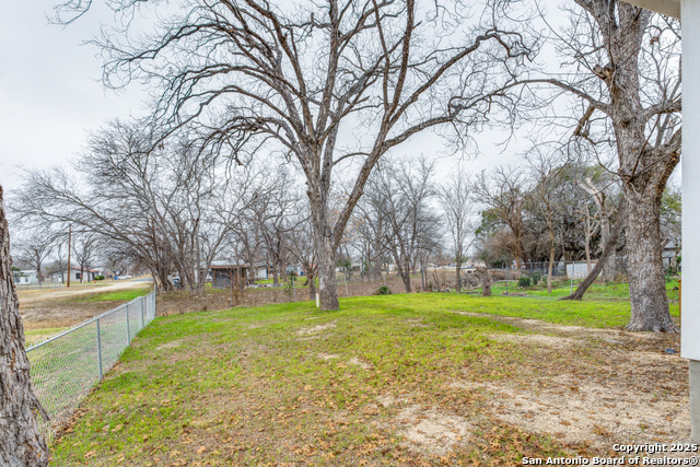 Listing photo id 22 for 15935 Buchel