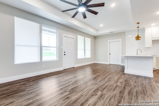 Listing photo id 7 for 15935 Buchel