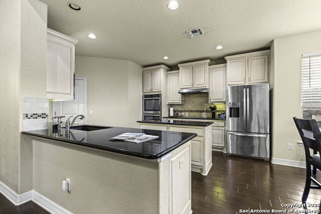 Listing photo id 8 for 755 Panorama