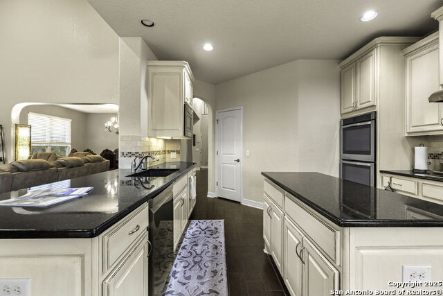 Listing photo id 9 for 755 Panorama