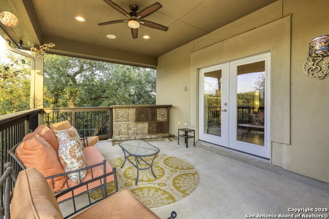 Listing photo id 19 for 755 Panorama