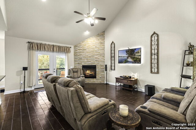 Listing photo id 5 for 755 Panorama