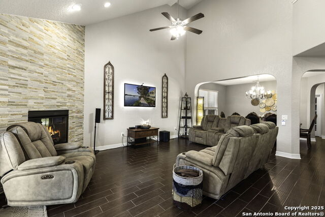 Listing photo id 6 for 755 Panorama