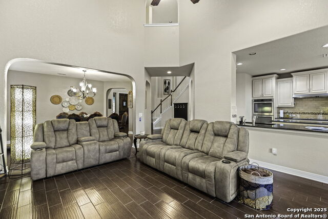 Listing photo id 7 for 755 Panorama