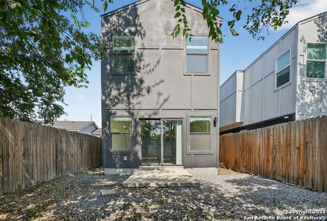 Listing photo id 16 for 1906 Crockett E