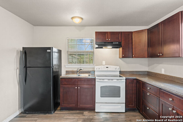 Image 10 of 24 For 315 Pool Drive B