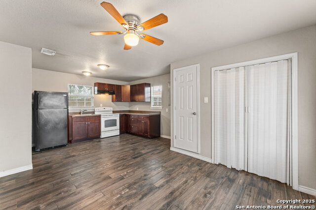 Image 12 of 24 For 315 Pool Drive B