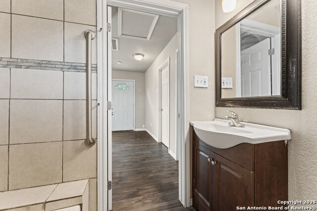 Image 16 of 24 For 315 Pool Drive B