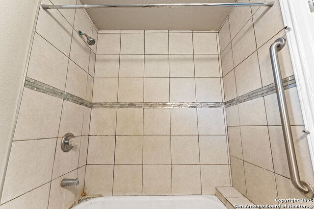 Image 17 of 24 For 315 Pool Drive B