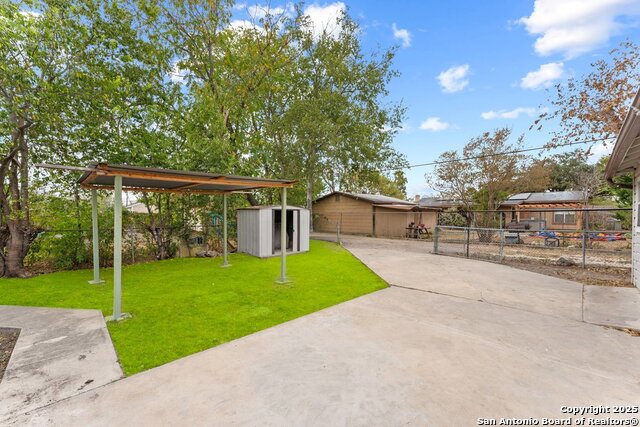 Image 19 of 24 For 315 Pool Drive B