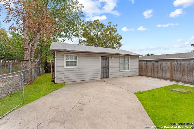 Image 2 of 24 For 315 Pool Drive B