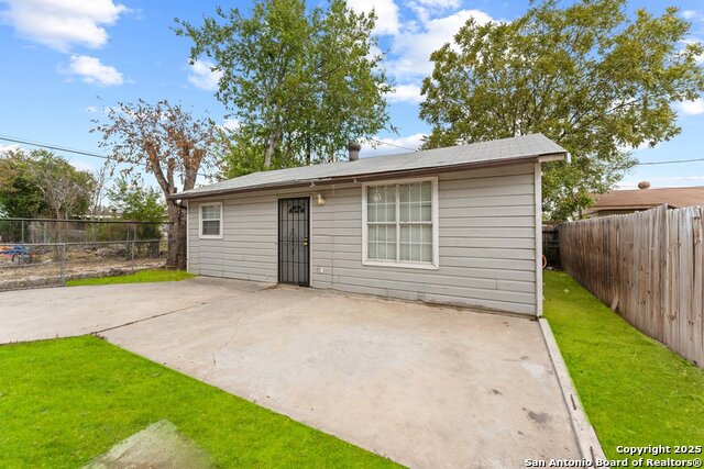 Image 23 of 24 For 315 Pool Drive B