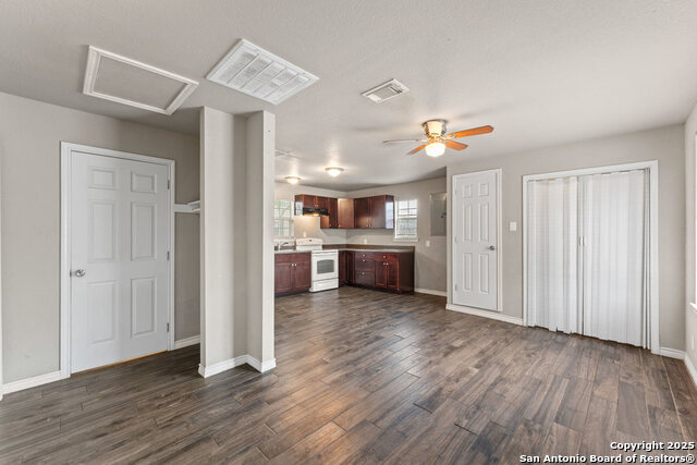 Image 5 of 24 For 315 Pool Drive B