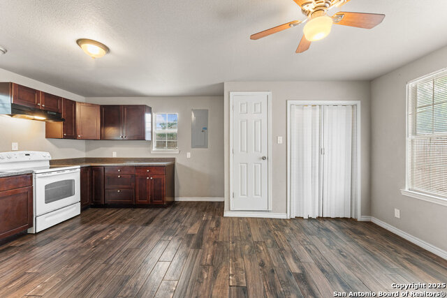 Image 6 of 24 For 315 Pool Drive B