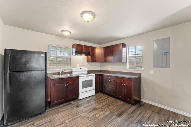 Image 7 of 24 For 315 Pool Drive B