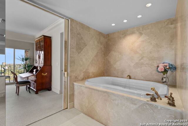 Image 21 of 54 For 700 Hildebrand E 1401