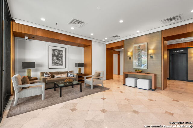 Image 3 of 54 For 700 Hildebrand E 1401