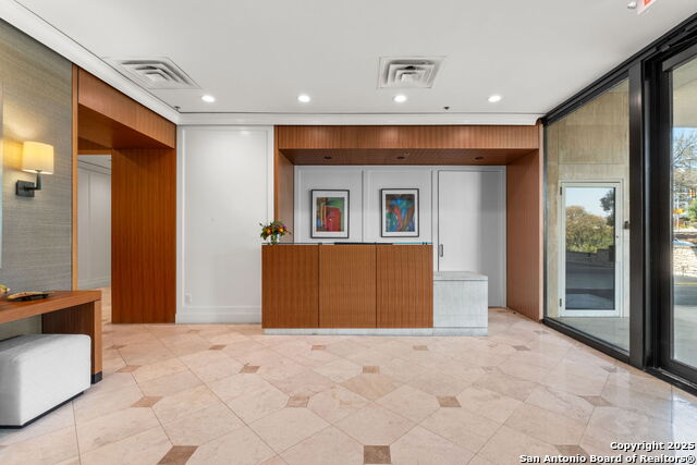 Image 4 of 54 For 700 Hildebrand E 1401