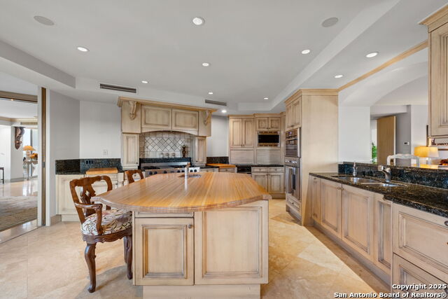 Image 49 of 54 For 700 Hildebrand E 1401