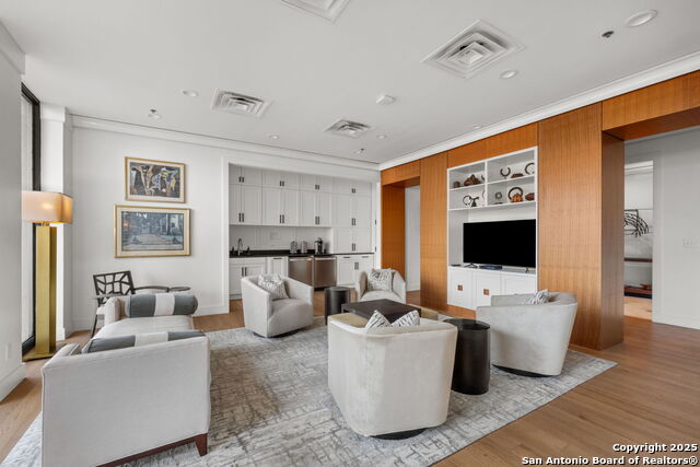 Image 6 of 54 For 700 Hildebrand E 1401