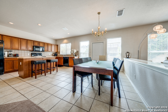 Image 11 of 21 For 21235 Villa Valencia