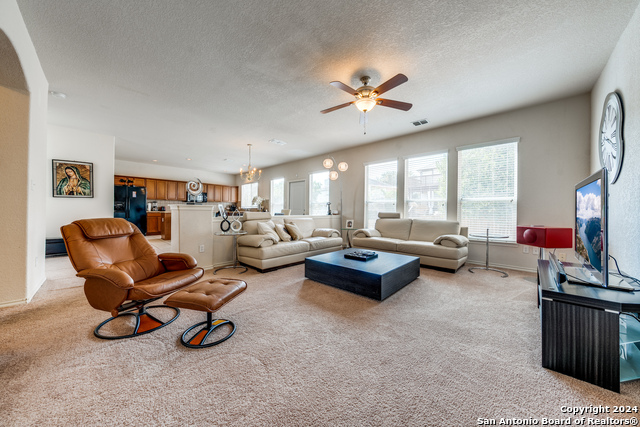 Image 6 of 21 For 21235 Villa Valencia