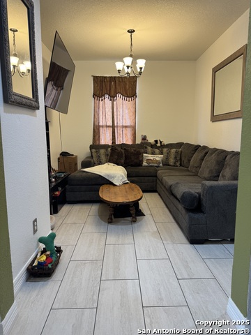 Image 18 of 34 For 4335 Ivan Dr