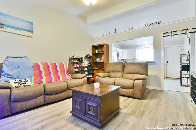 Image 4 of 15 For 411 Gevers S