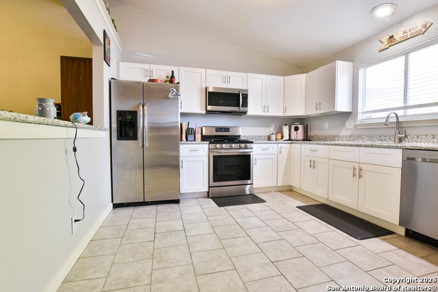 Image 6 of 15 For 411 Gevers S