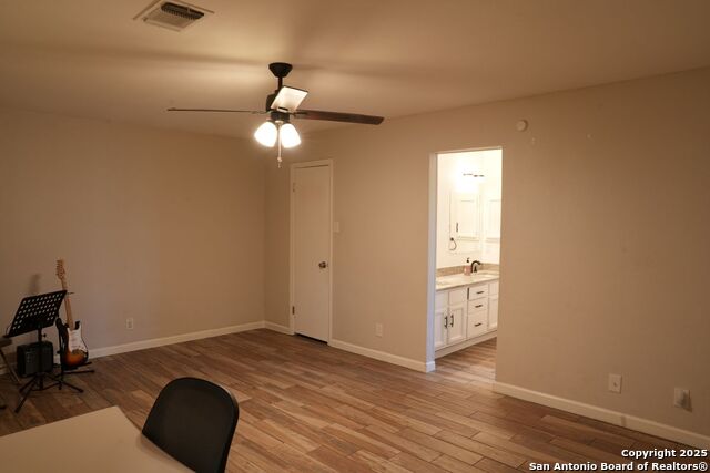 Image 13 of 38 For 3402 Tree Hill