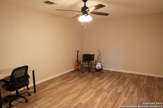 Image 14 of 38 For 3402 Tree Hill