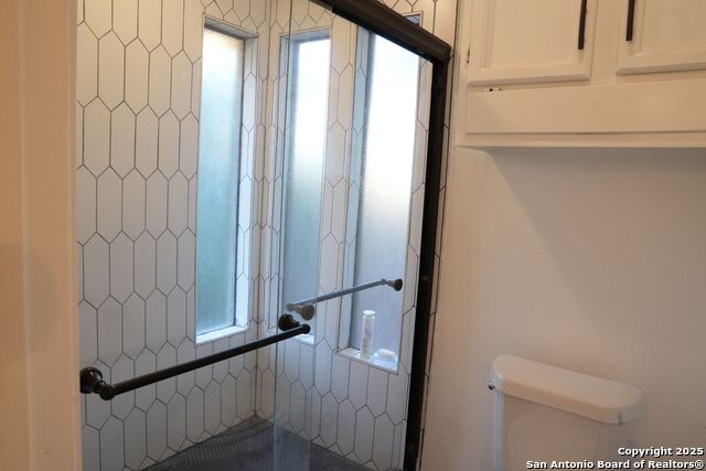 Image 17 of 38 For 3402 Tree Hill